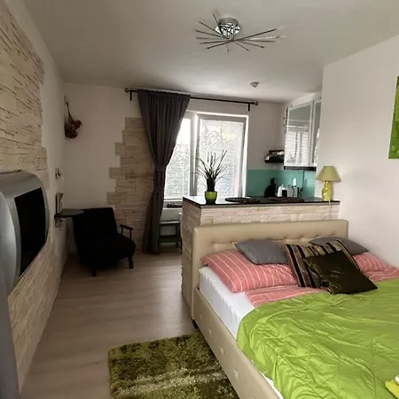 Apartment Bastien Near Airport Prague