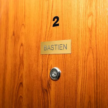 Bastien Near Airport Apartment Prague
