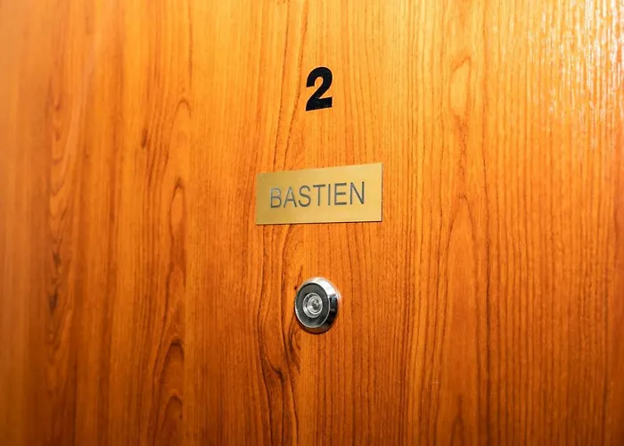 Bastien Near Airport Apartamento Praga