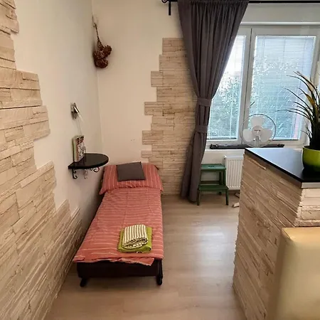 Apartment Bastien Near Airport Prag