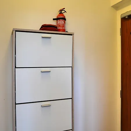 Apartment Bastien Near Airport Prag