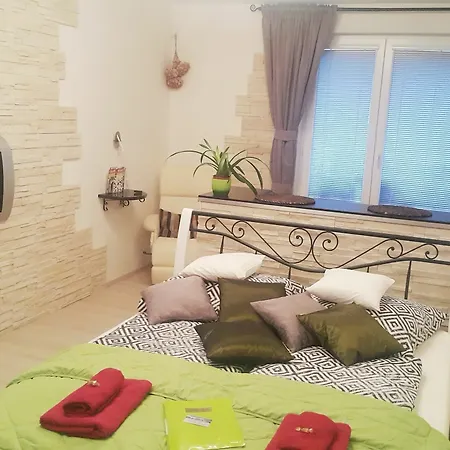Apartment Bastien Near Airport Prag