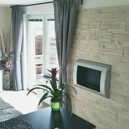 Apartment Bastien Near Airport Prag
