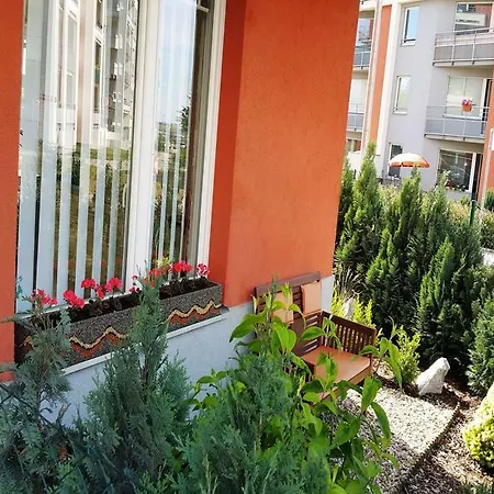 Apartment Bastien Near Airport Prag